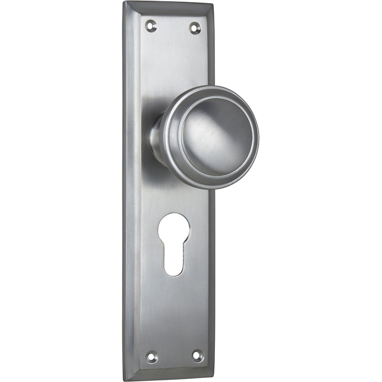 Milton Knob - Long Backplate Satin Chrome / Euro | Entrance