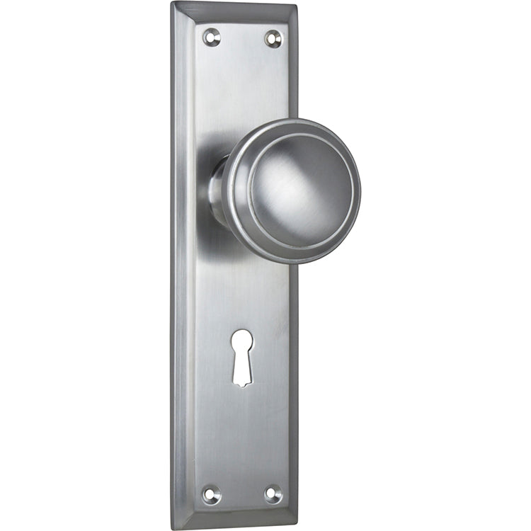 Milton Knob - Long Backplate Satin Chrome / Lock | Lock (Skeleton Key)
