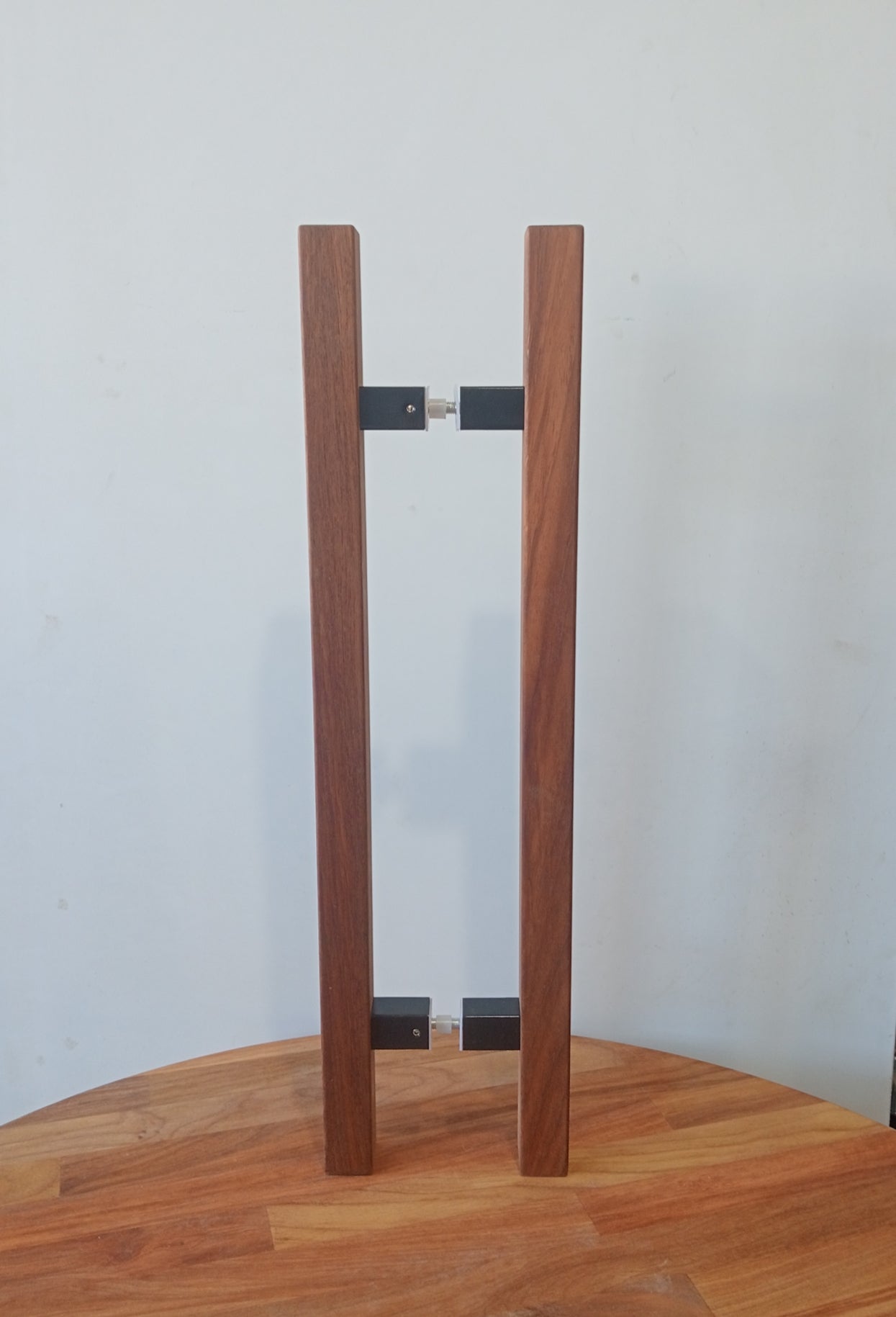 Entrance Pull Handles: Statement-Making Style & Strength