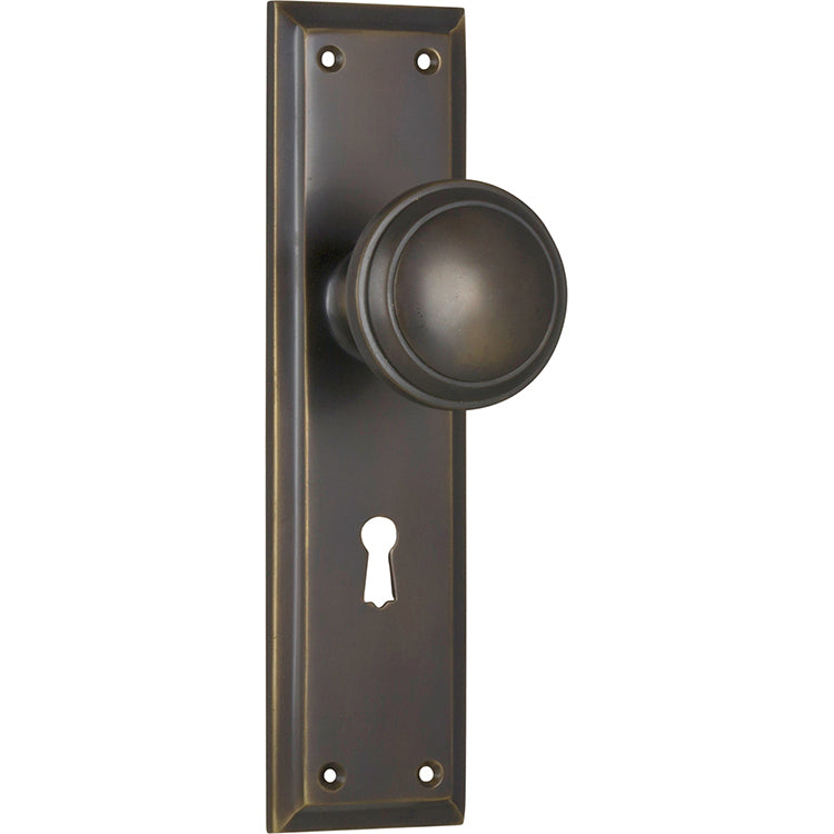 Milton Knob - Long Backplate Antique Brass / Lock | Lock (Skeleton Key)