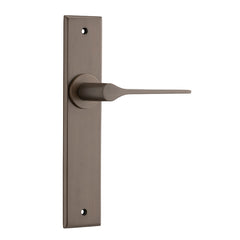 Como Lever - Chamfered Backplate Antique Brass / Brass